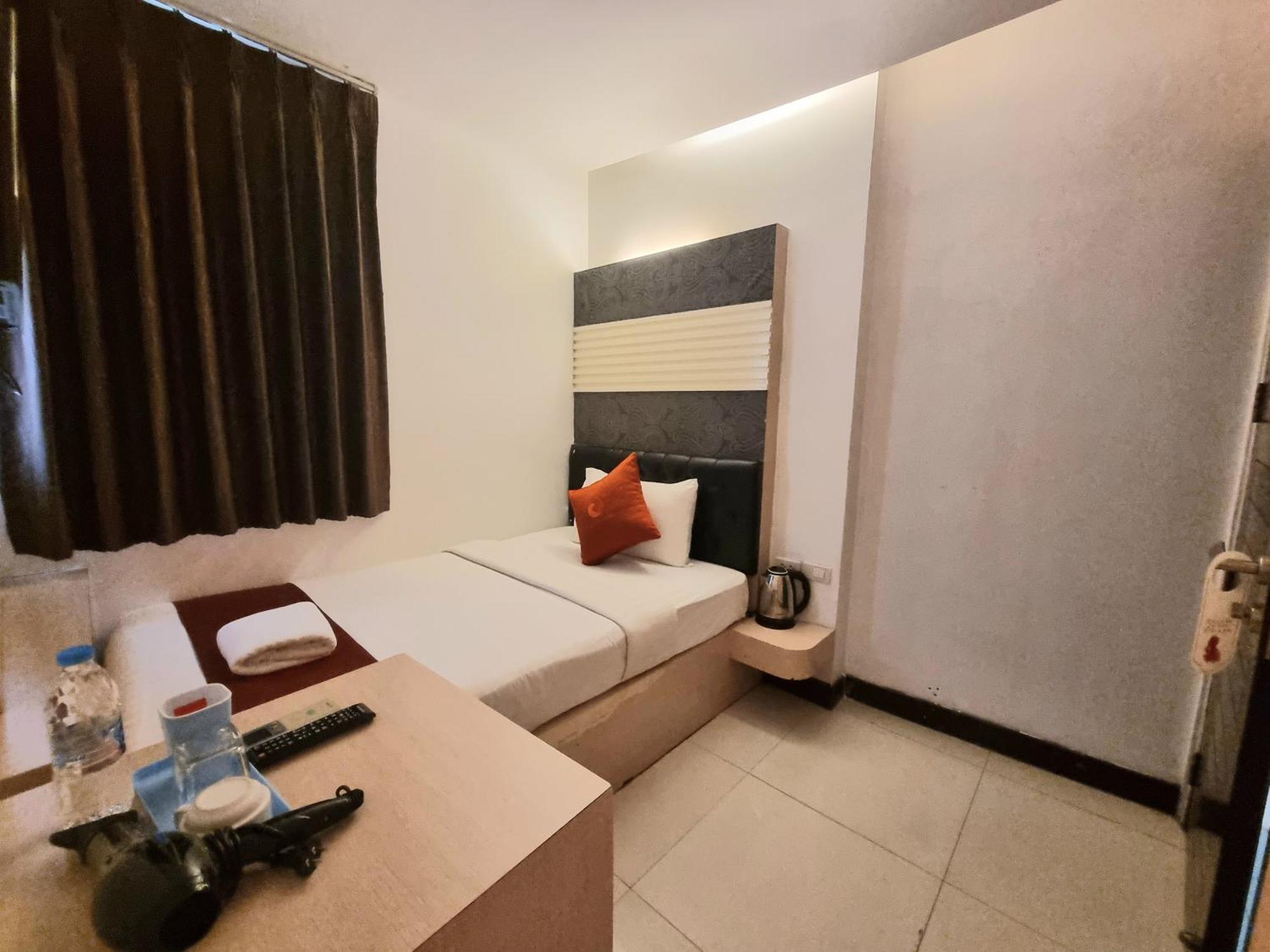 Cozi Inn Hotel, Bangkok Buitenkant foto