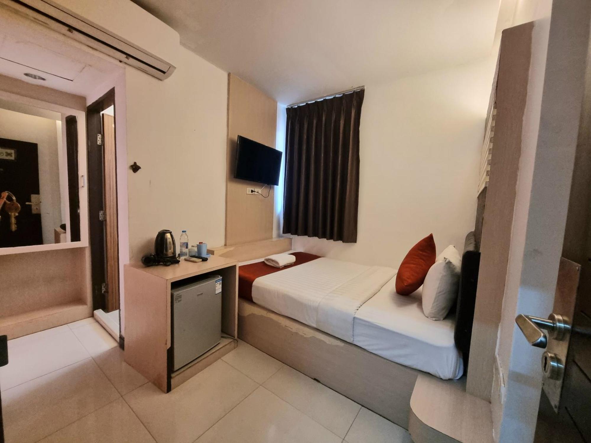 Cozi Inn Hotel, Bangkok Buitenkant foto